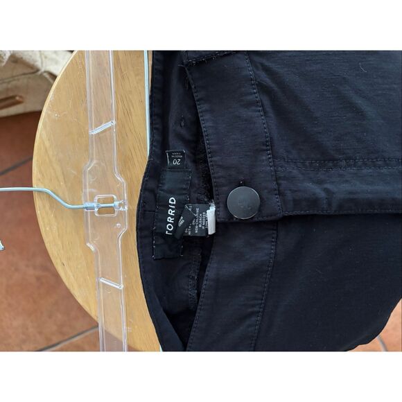 Torrid Multi Zip Capri Pants - Picture 5 of 5